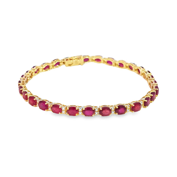 Brazalete en oro amarillo de 14K con diamantes de 0.31 ct y rubís de 10 ct