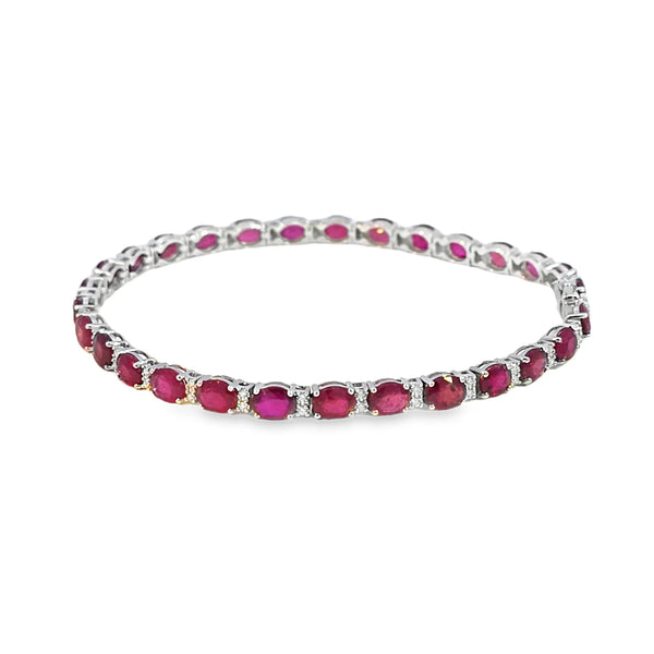 Brazalete en oro blanco de 14K con diamantes de 0.31 ct y rubís de 10 ct