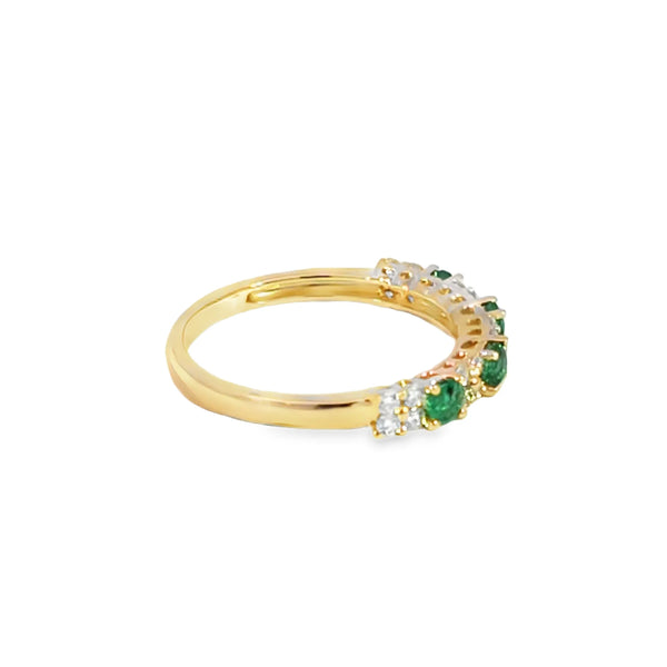 Churumbela en oro amarillo de 14K con diamantes de 0.29 ct y esmeralda de 0.46 ct