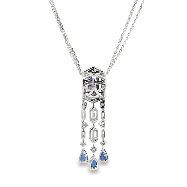 Dije con cadena en oro blanco de 14K con diamantes de 1.07 ct y zafiro de 2.18 ct
