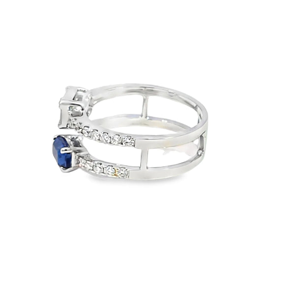 Anillo para dama en oro blanco de 14K con diamantes de 0.70 ct y zafiro de 0.74 ct