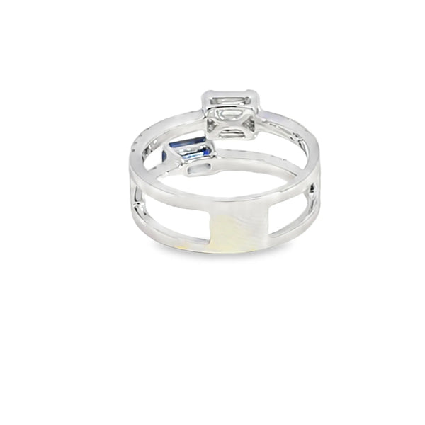 Anillo para dama en oro blanco de 14K con diamantes de 0.70 ct y zafiro de 0.74 ct