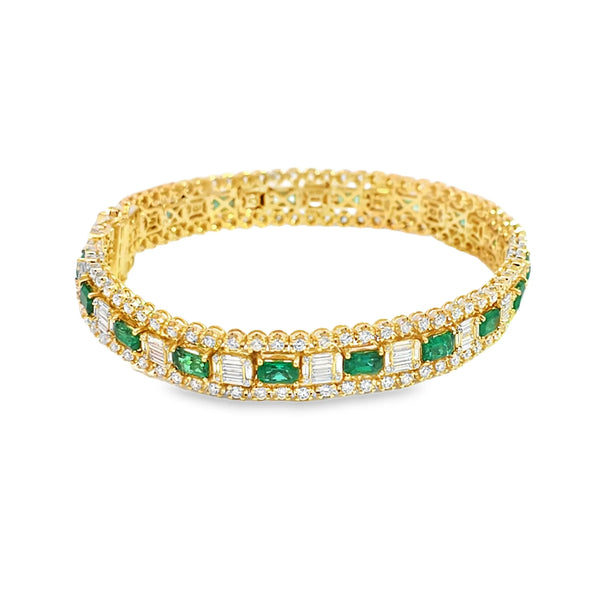Brazalete en oro amarillo de 14K con diamantes de 4.01 ct y esmeraldas de 5.15 ct