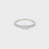 Anillo solitario en oro blanco de 14K con un diamante de 0.30 ct