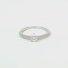 Anillo solitario en oro blanco de 14K con diamante de 0.40 ct
