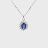 Dije con cadena en oro blanco de 14K con 0.32 ct en diamantes y 0.95 ct de zafiro