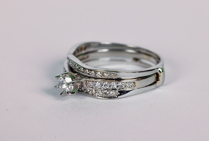 Cuál es la diferencia de un anillo de compromiso y un anillo de matri – Mi  Anillo